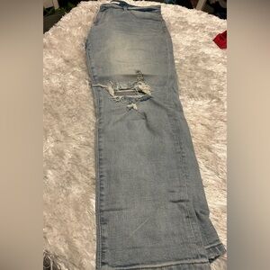 SUPER cute Kancan boyfriend type style jeans.  These are way super cute! Size 13